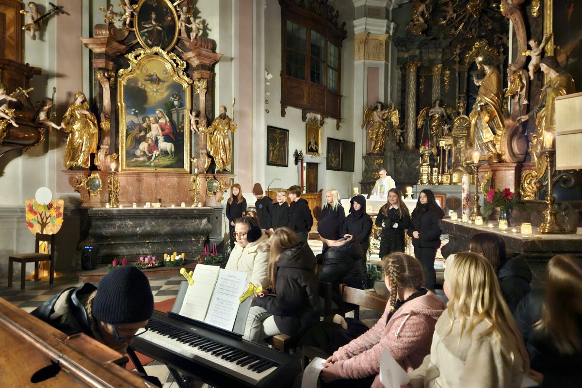 Besinnlicher Abend mit Adventkranzsegnung